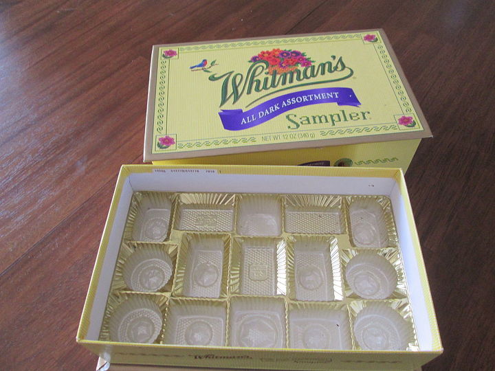 caixa de doces de whitman transformada em caixa de saqu jias reciclada