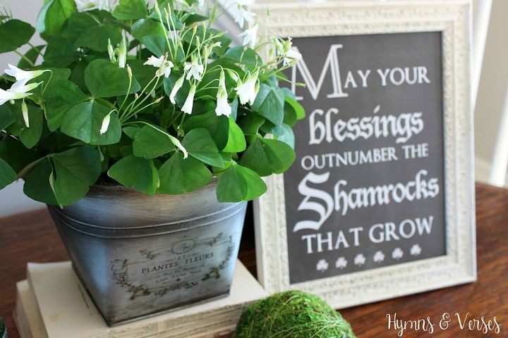 st patrick s day vignette and chalkboard printable, crafts, flowers, gardening, home decor, seasonal holiday decor