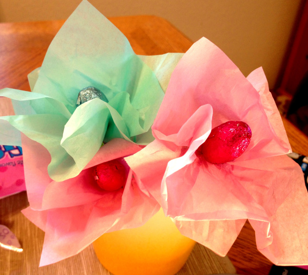 easter candy spring centerpiece, crafts, easter decorations, how to, seasonal holiday decor