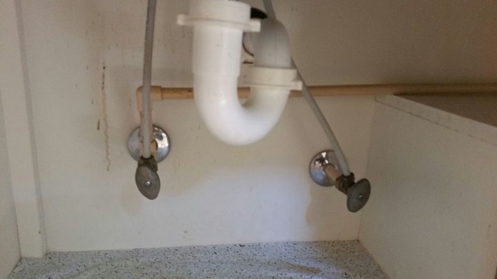 Broken Valve On Water Pipes In Bathroom, Bathroom Sink Water Line Repair
