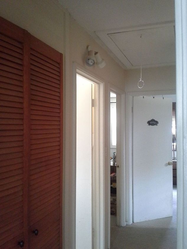 q need to paint a 10 ft x 3 ft dank dark hallway color sugesstions, foyer, paint colors, painting, Angling to the left wall from hallway entrance is a louvered closet for linens Directly across from the bathroom door