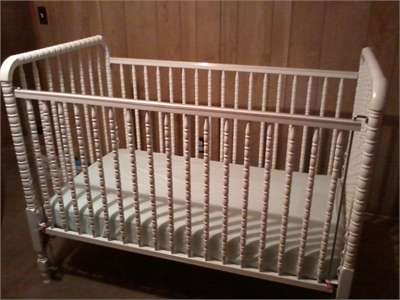 chalk paint newbie, The type of crib I want to redo