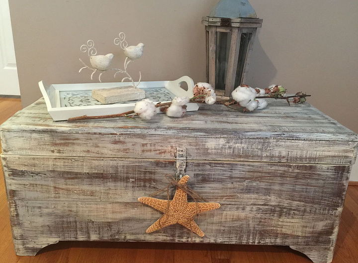 old trunk makeover, chalk paint, painted furniture, repurposing upcycling