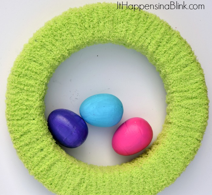 easter egg wreath, crafts, how to, repurposing upcycling, seasonal holiday decor, wreaths