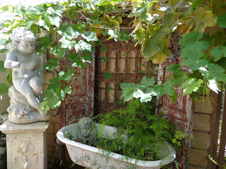 mi jardin secreto reciclado diy, La esquina trasera Verano
