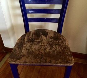 sillas de madera y metal cansado, Viejo y aburrido que necesita un lavado de cara