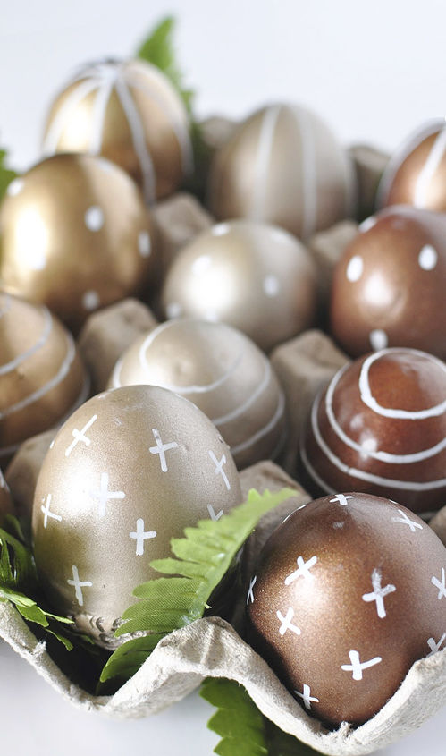 how to turn your eggs metallic, crafts, easter decorations, how to, seasonal holiday decor
