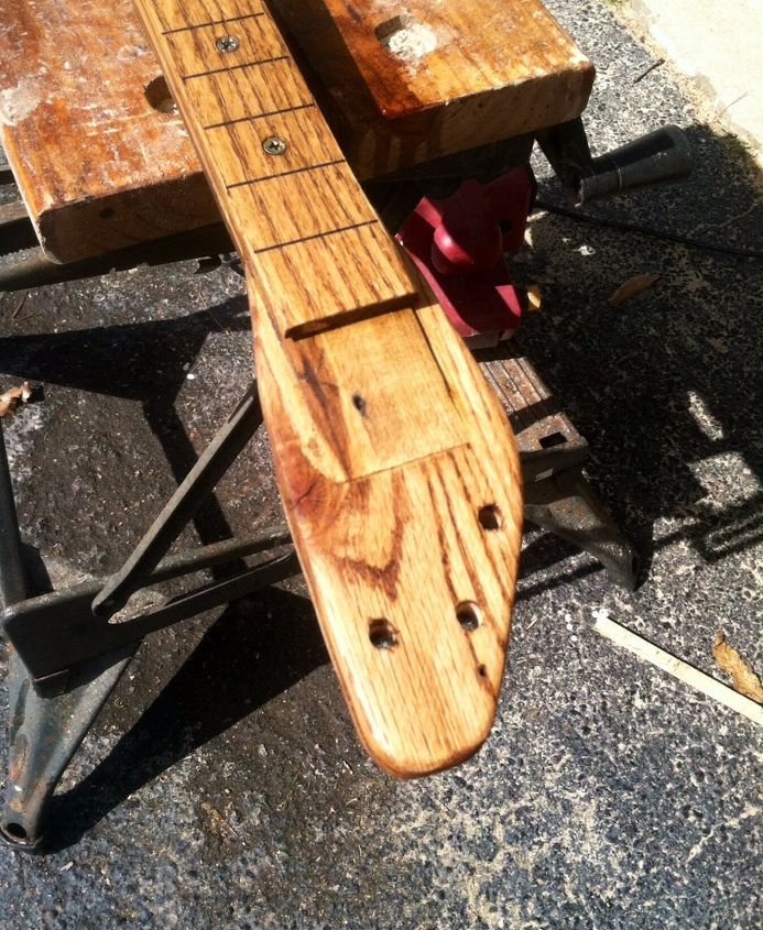 guitarra de madeira de paletes diy