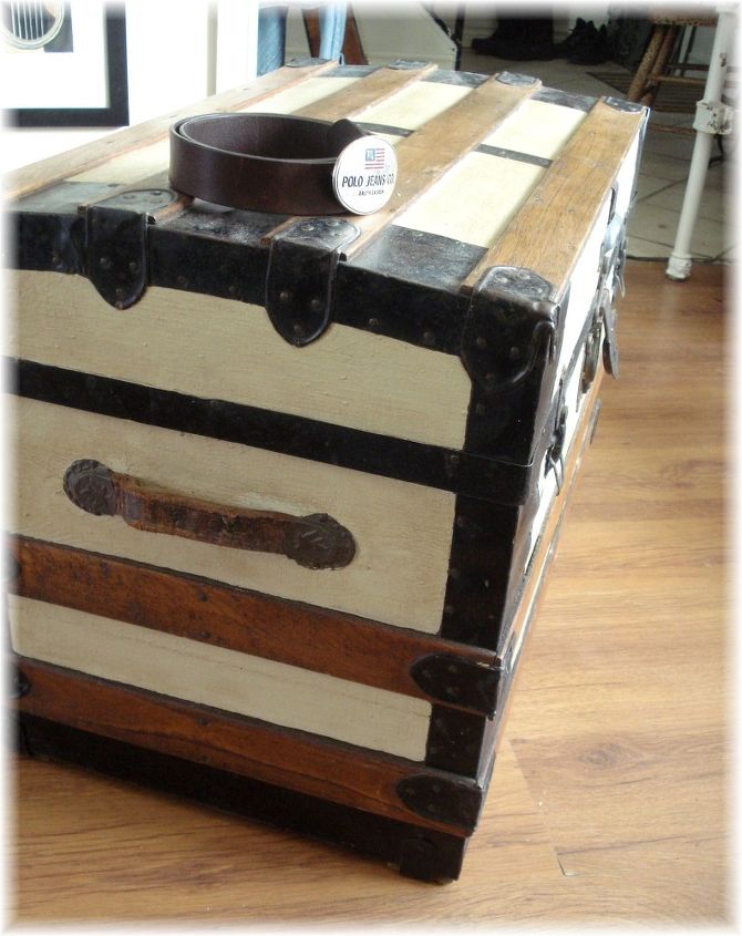 a great little trunk, painted furniture, repurposing upcycling, rustic furniture, storage ideas