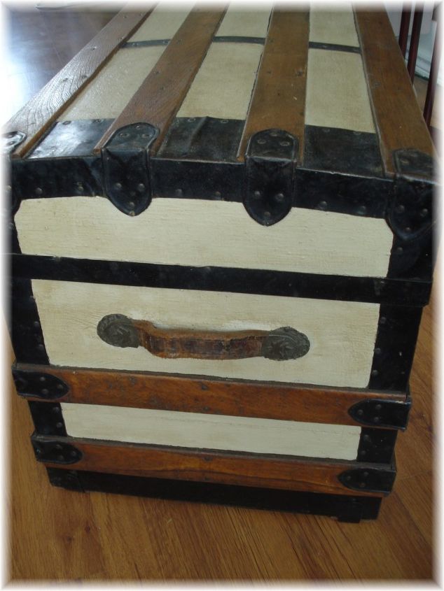 a great little trunk, painted furniture, repurposing upcycling, rustic furniture, storage ideas