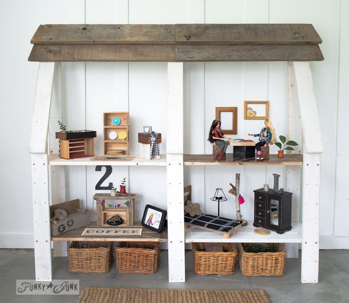 uma casa de bonecas reciclada de madeira de sucata e achados de brechs
