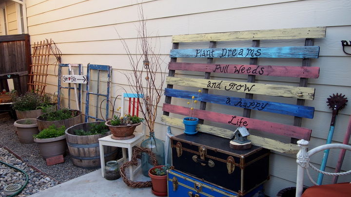 garden pallet art, crafts, gardening, outdoor living, pallet, repurposing upcycling