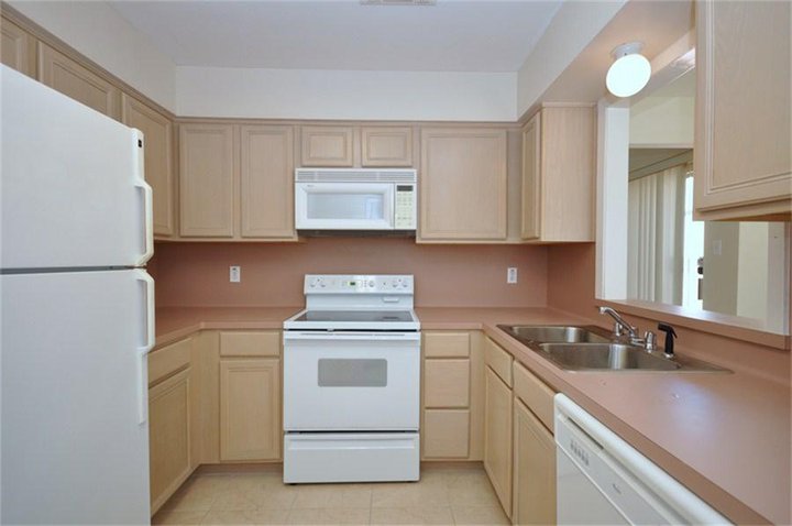 what to do with this 1978 mauve countertop kitchen, 1978 Patio home kitchen with mauve lamite countertops