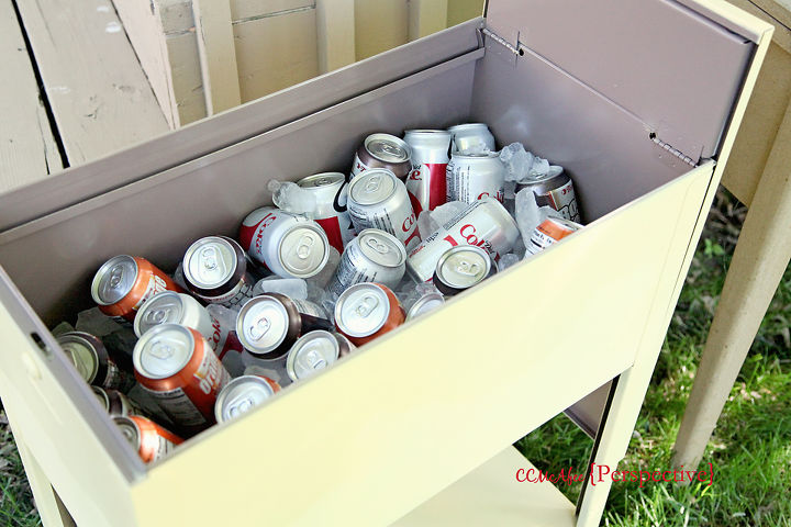 armrio de arquivo convertido em carrinho de bebidas