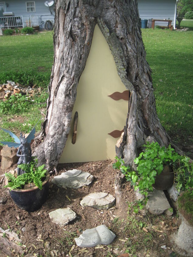 voc tem uma rvore podre no seu quintal construa uma porta de fada