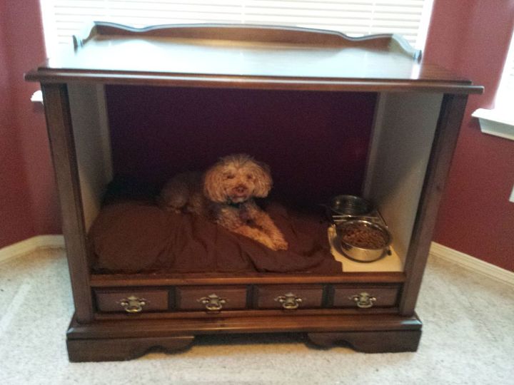 mueble de televisin de la vendimia convertido en cama para el perro