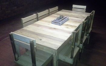 DIY Repurposed Pallet Dining Furniture Set