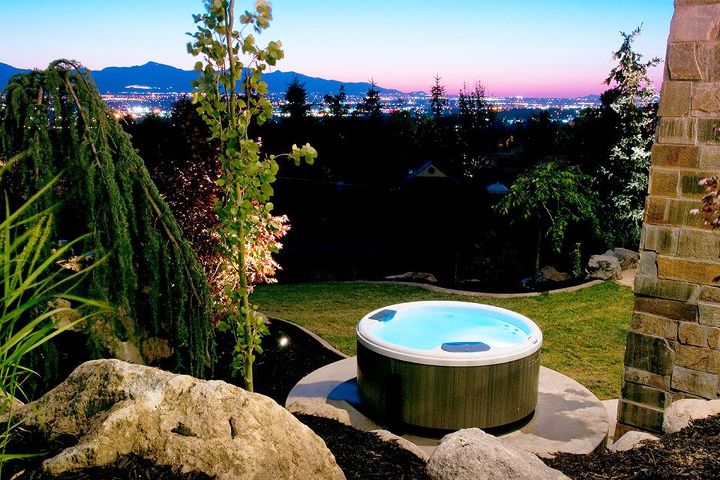 what goes into the price of buying a hot tub, outdoor living, spas, MID TIER 5 000 8 000