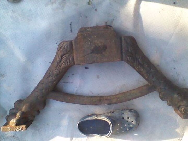 q only one of these not sure what to do with it cannot be easliy welded, crafts, repurposing upcycling, rustic furniture