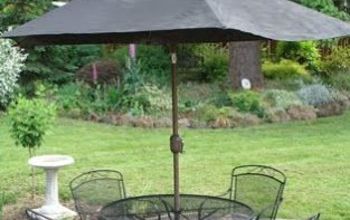 Refresh a Faded Outdoor Umbrella With Spray Paint!