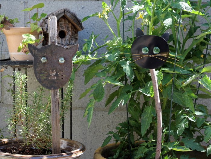 kid craft recycled plastic garden scare cat, crafts, gardening, repurposing upcycling