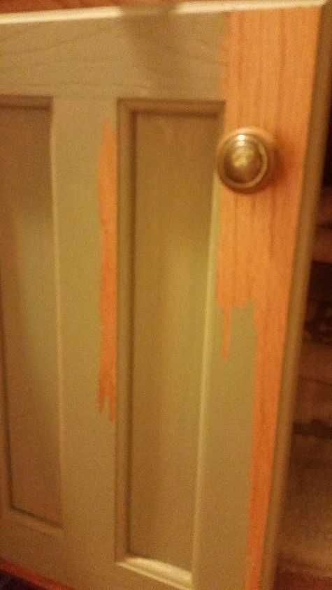 q how to chalk paint kitchen cabinets, chalk paint, how to, kitchen cabinets, kitchen design, painting, Chalk paint is scratching off my cabinets I thought it was supposed to stick to anything with no priming any help