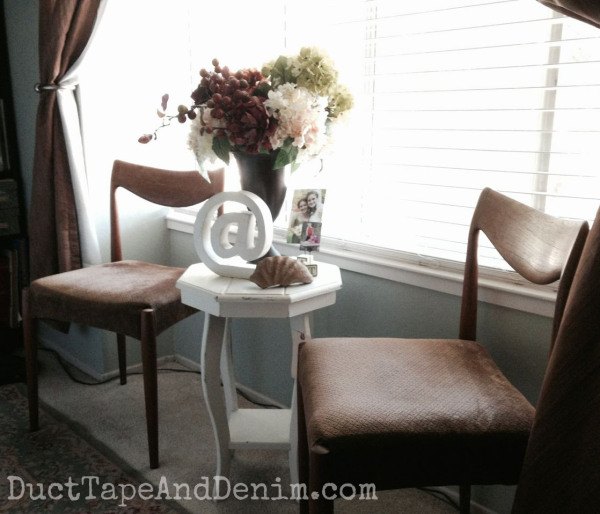 mesa auxiliar octogonal con pintura blanca vintage cece caldwell
