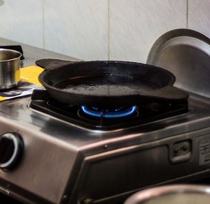 9 dicas para cuidar de frigideiras de ferro fundido, Original via Harsha KR Flickr