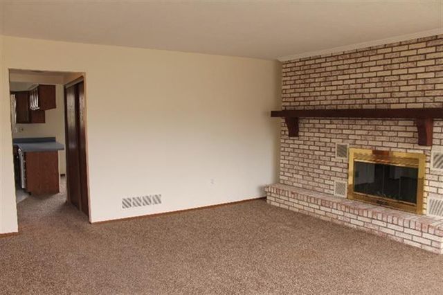 q how to decorate around fireplace, fireplaces mantels, how to, This picture is at the end of the room which is 16x13