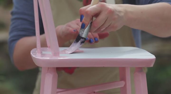 Cómo pintar muebles sin lijar | Aplicación de pintura a base de tiza