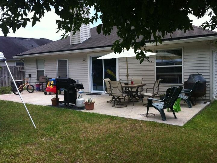 q ideas for beautiful and inexpensive backyard, gardening, outdoor living, patio, This is our back patio Help what to do Want to decorate on a budget and not permanant