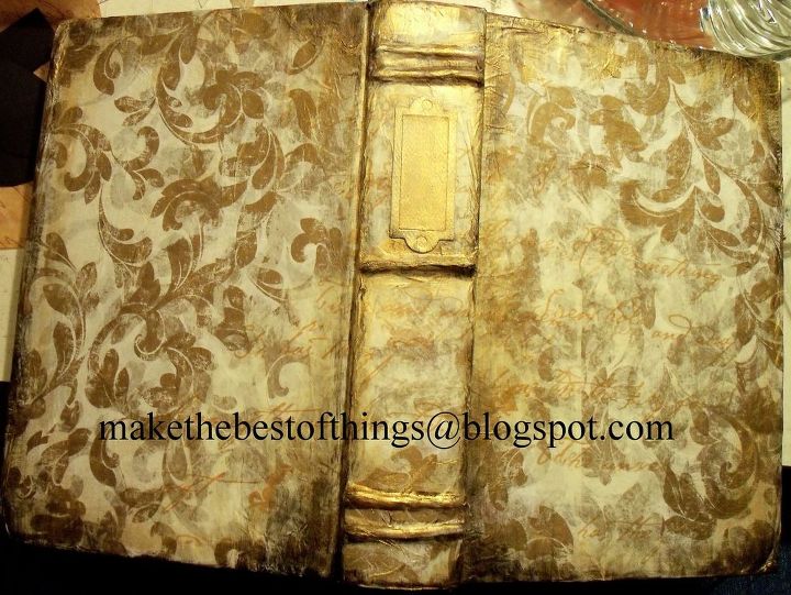 convierte tus libros en una bonita decoracin, Papel de seda de damasco dorado de la Dollar Store