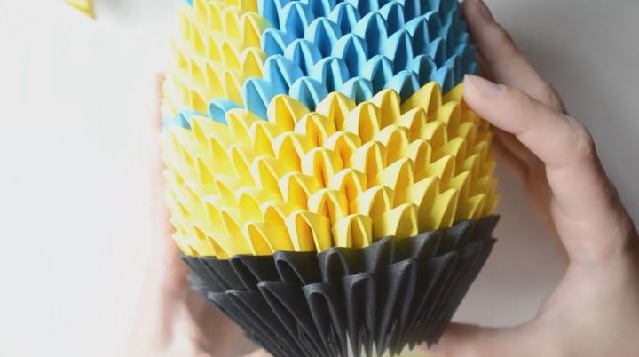minion de origami en 3d, Contin a con dos filas negras