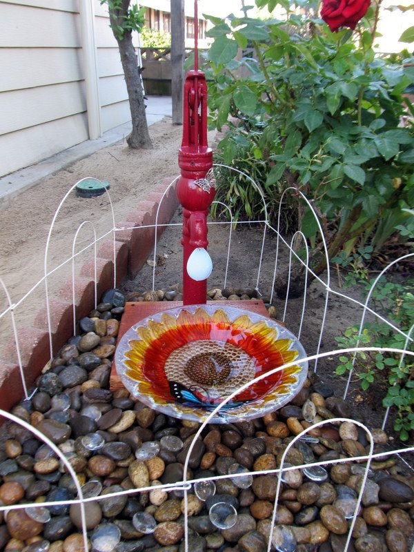 vintage water pump idea in the garden