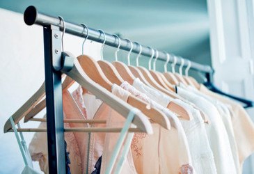 combata traas e odores de mofo em roupas armazenadas