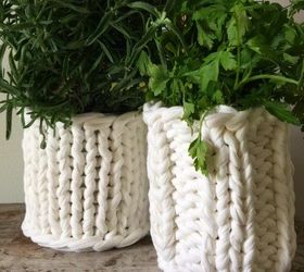 hand knit a can cozy for a sweet vase, container gardening, crafts, gardening, repurposing upcycling