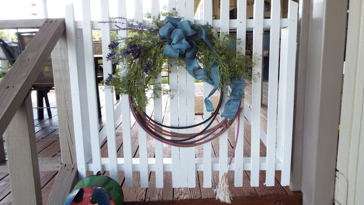 using a rope make a wreath, crafts, flowers, repurposing upcycling, wreaths