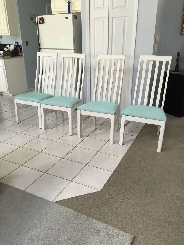 cambio de imagen de la mesa y las sillas del comedor, Las sillas est n hechas