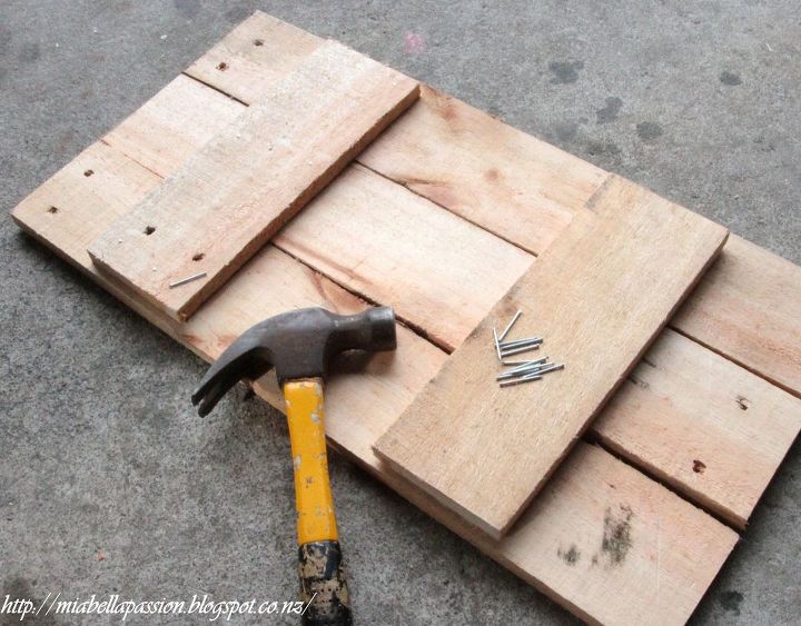 how to make a pallet picture for signs art or crafts, crafts, how to, pallet, repurposing upcycling