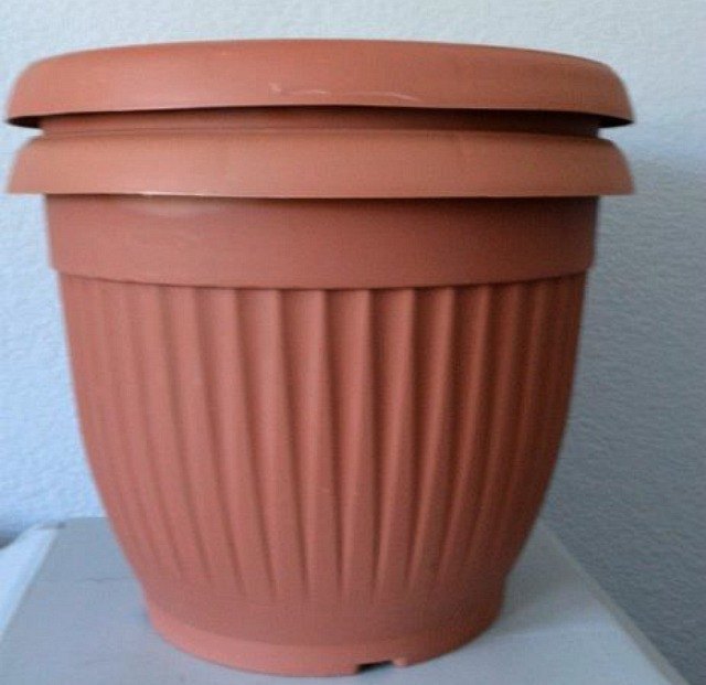 here are 10 gorgeous designer tricks for your dollar store pots, via Kristin My Uncommon Slice of Suburbia