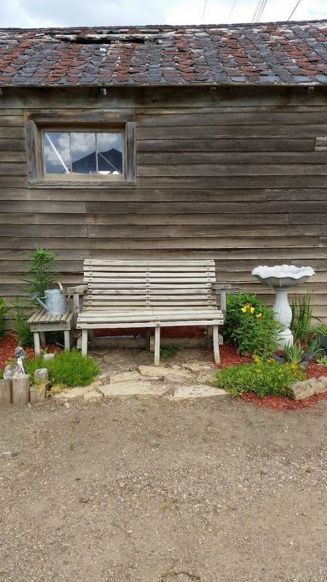 what color should i paint my garden bench