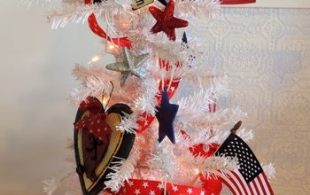 Un árbol de "Navidad" patriótico para el 4 de julio