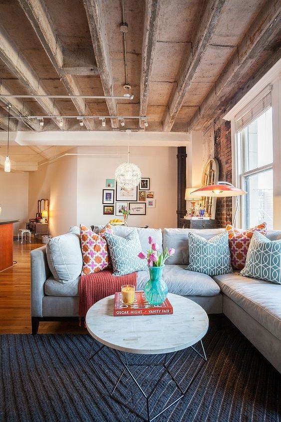 8 truques de design de sala de estar para roubar de um designer profissional, Foto por Laurel Wolf