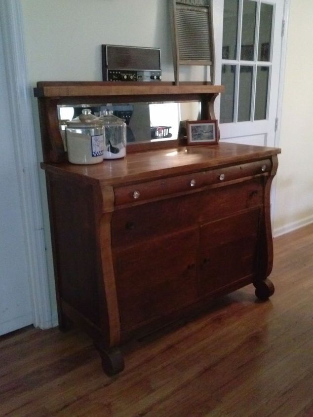 un viejo aparador se convierte en un mueble elegante para la cocina