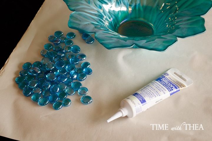 baera para pjaros hecha con un jarrn azul cobalto encontrado en la tienda de segunda