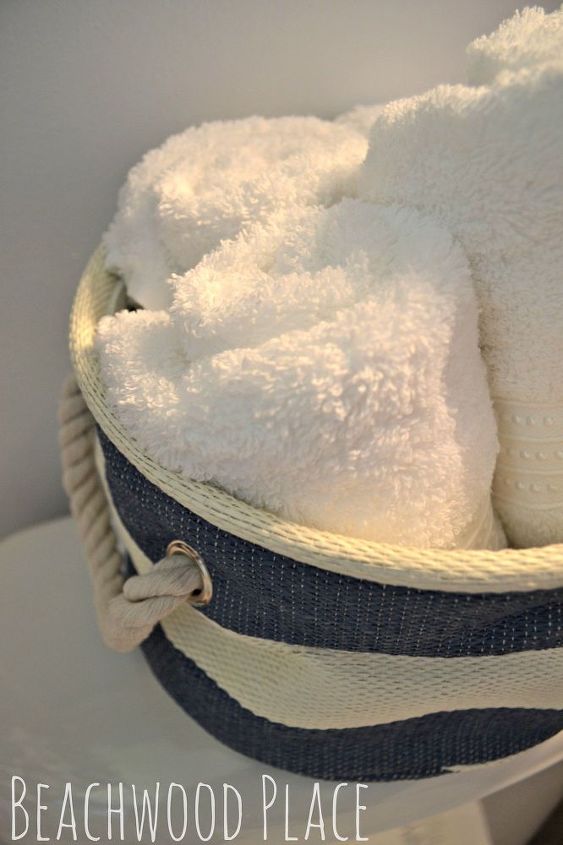 un retiro de bao nutico, Se ha a adido almacenamiento para las toallas