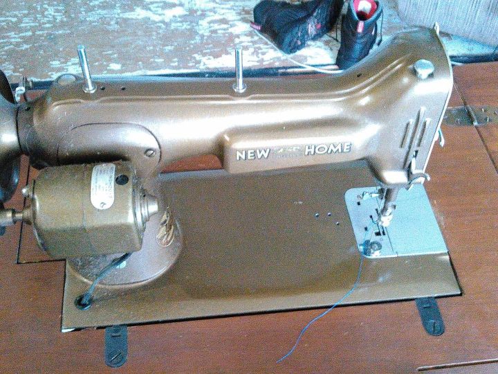 q sewing machine age id, painted furniture, repurposing upcycling