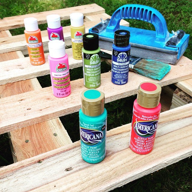 diy upcycled pallet rainbow flower garden, container gardening, flowers, gardening, pallet, repurposing upcycling, Collect your supplies
