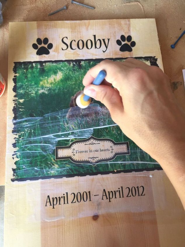 Diy Pet Memorial Photo Bench Hometalk Diy Pet Memorial Photo Bench Decoupage How To Outdoor Furniture