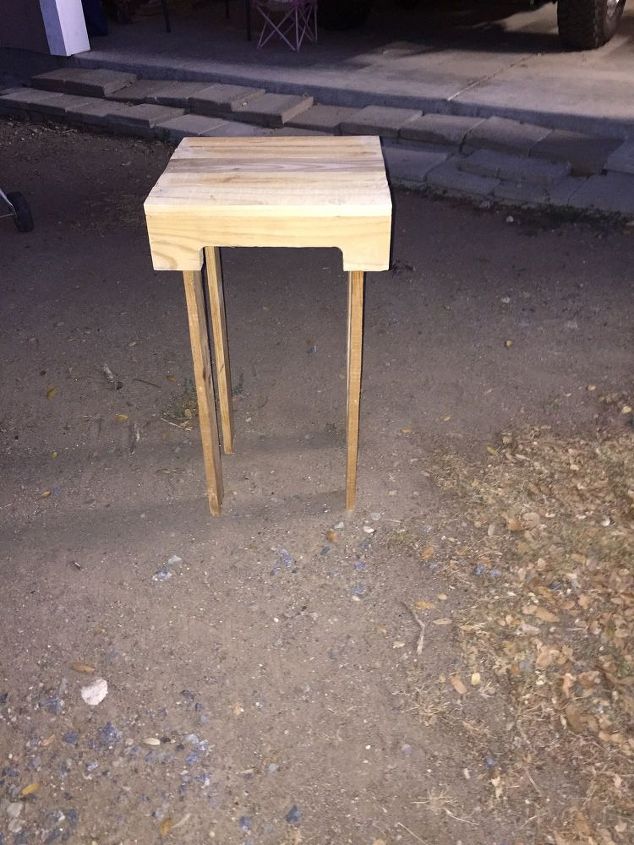 diy pallet end table, diy, how to, pallet, repurposing upcycling, woodworking projects, Attached legs to top